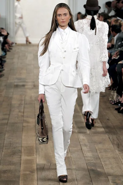 Look 24